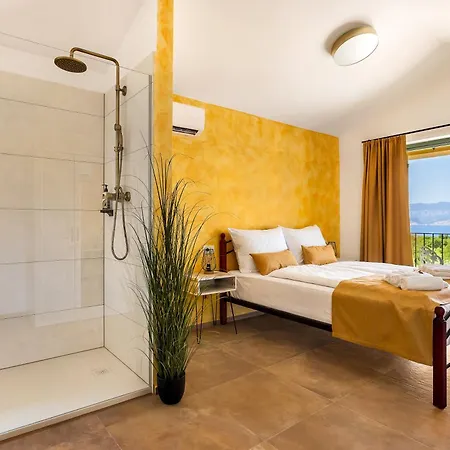 Pinaza With Pool, Hot Tube And Sea View