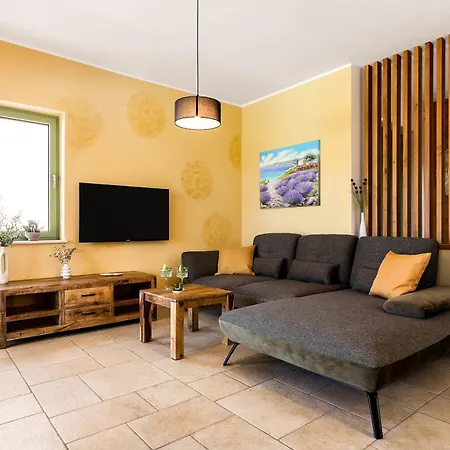 Villa Pinaza With Pool, Hot Tube And Sea View