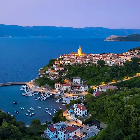 Villa Pinaza With Pool, Hot Tube And Sea View Vrbnik (Primorje-Gorski Kotar)