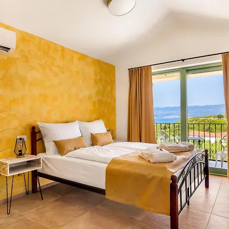 Pinaza With Pool, Hot Tube And Sea View